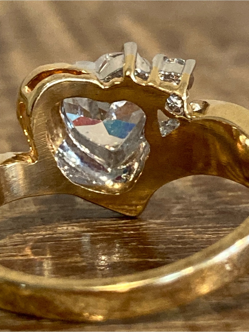 Gold Tone Heart-Center Ring Costume Jewelry Size 9 - Picture 12 of 17